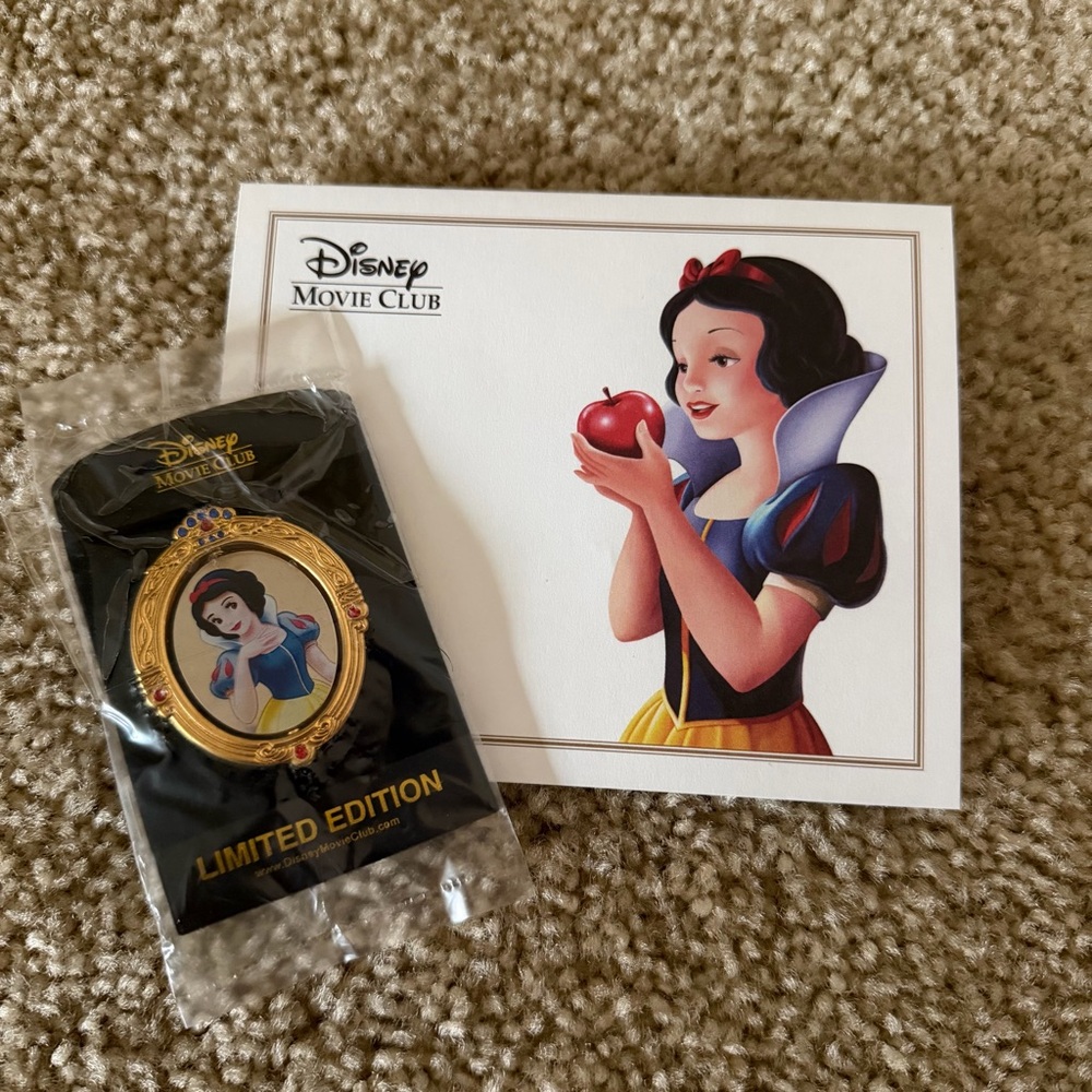 Disney Movie Club Snow White Limited Edition Pin and Certificate New